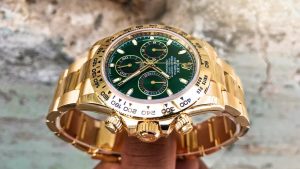 We review the Yellow Gold/Emerald Green Rolex