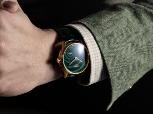 Czapek Promenade Goutte de Rosée Turns Green Enamel Into the Main Event Czapek Promenade Goutte de Rosée in yellow gold with green Grand Feu enamel ripple dial