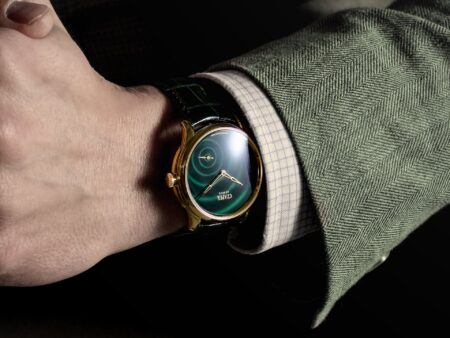 Czapek Promenade Goutte de Rosée Turns Green Enamel Into the Main Event Czapek Promenade Goutte de Rosée in yellow gold with green Grand Feu enamel ripple dial