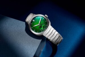 H. Moser & Cie. Streamliner Small Seconds Lime Green Enamel on integrated steel bracelet