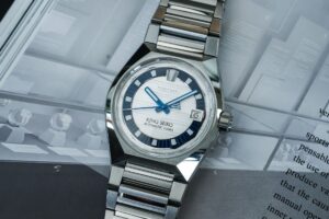 King Seiko Vanac HKF004 limited edition with silver-white Seiko Blue dial and integrated steel bracelet