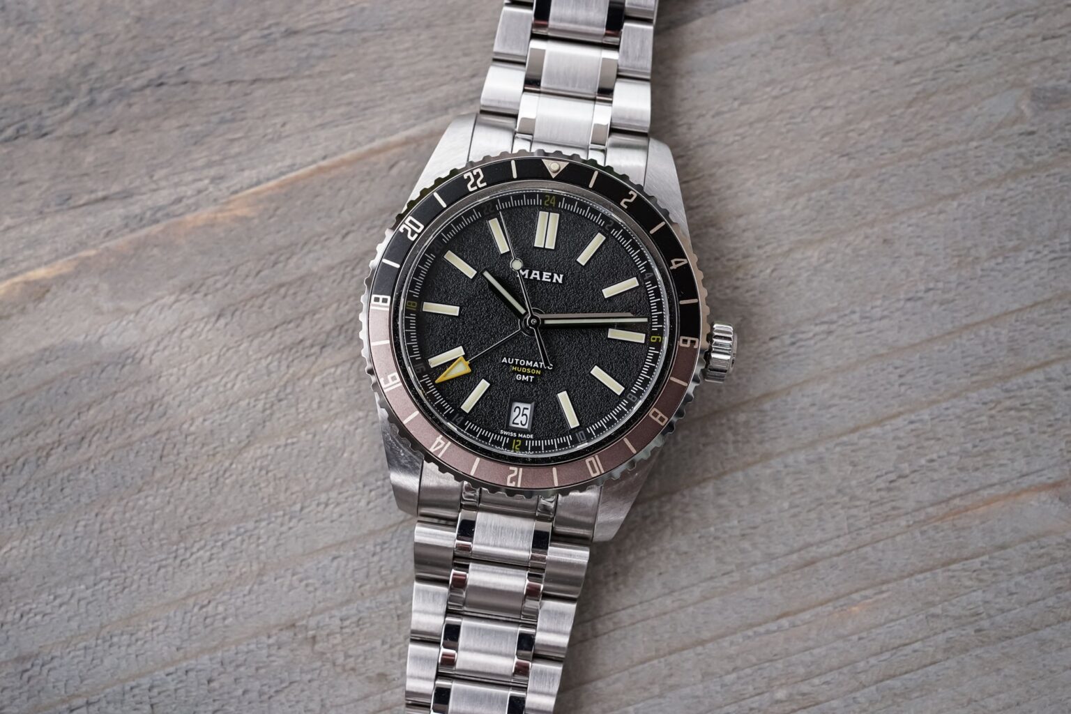 Maen Hudson 38 GMT MKII with black textured dial and two-tone 24-hour bezel