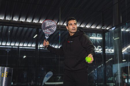 Manu Martín Brings Elite Padel Coaching Sessions to London This July Manu Martín coaching a padel session on court