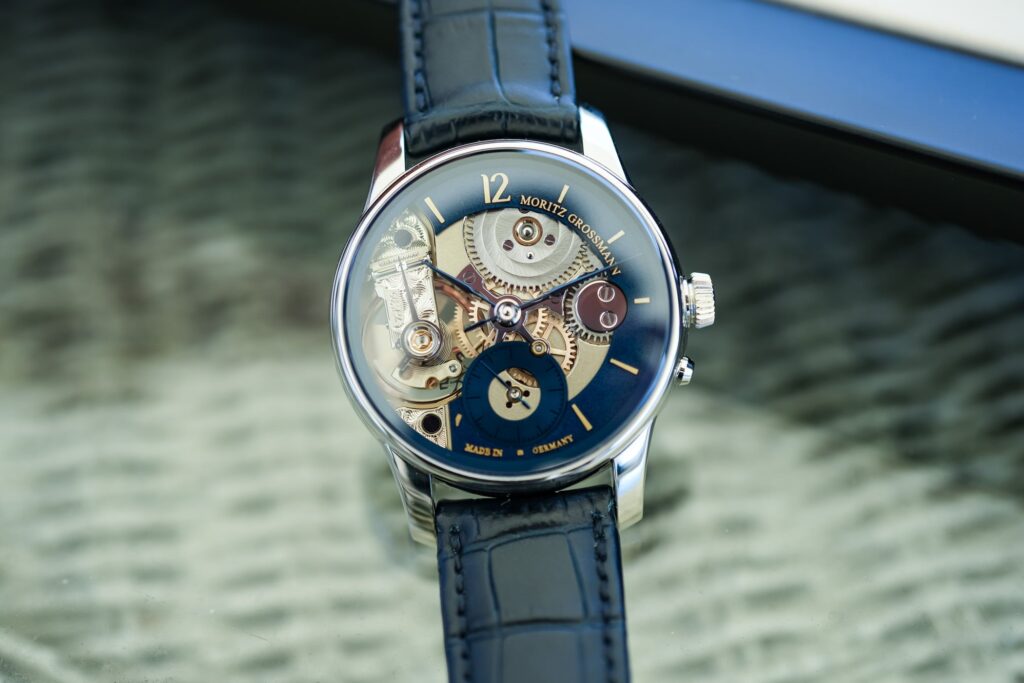 Moritz Grossmann Backpage Tremblage Debuts in Blue and Violet Platinum Editions Moritz Grossmann Backpage Tremblage platinum watch with blue and violet tremblage dial variants