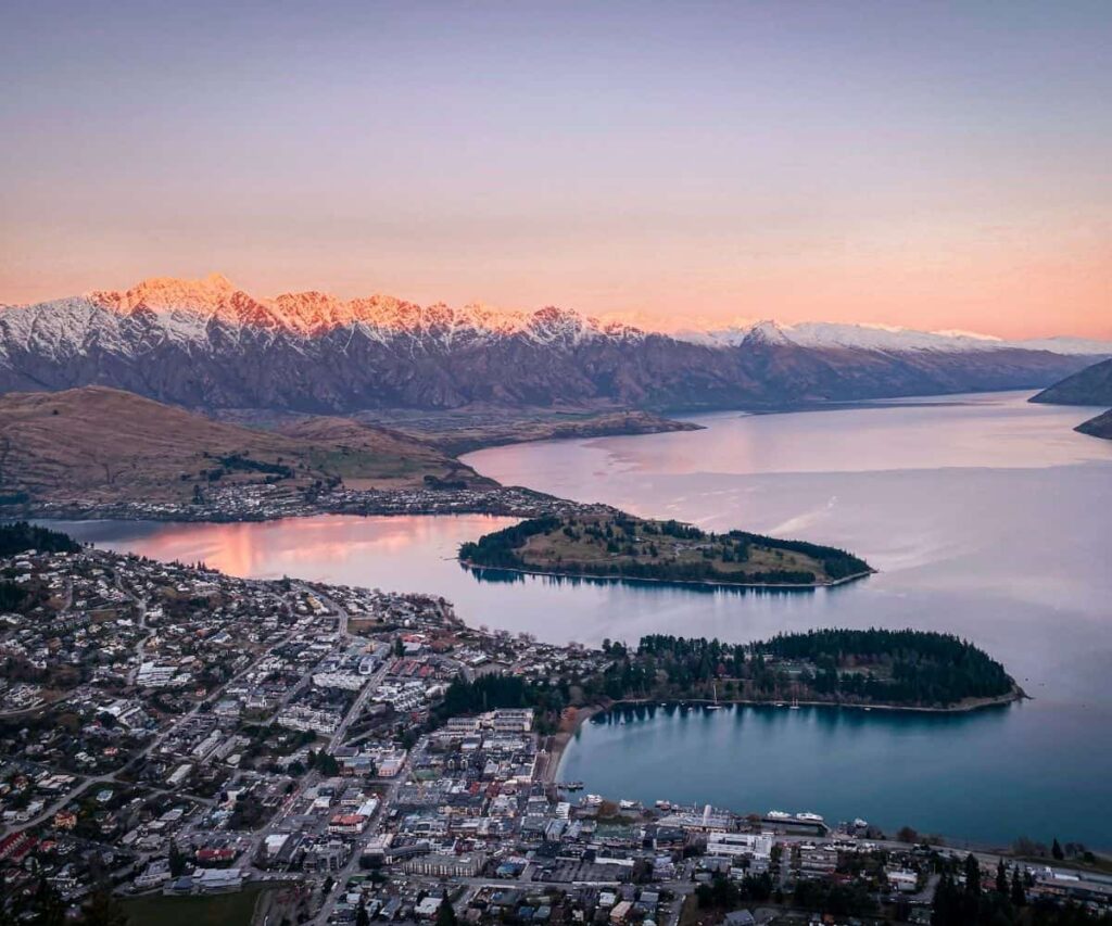 Lake and mountain scenery near Wānaka and Queenstown in New Zealand’s Southern Lakes