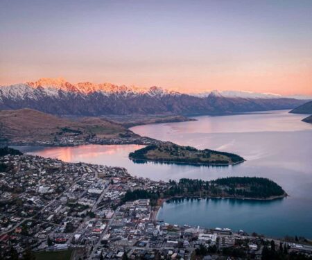 Lake and mountain scenery near Wānaka and Queenstown in New Zealand’s Southern Lakes