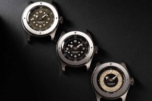 Serica Ref. 7505 Brings the Field Chronometer Down to 35mm Serica Ref. 7505 Field Chronometer with enamel dial and Bonklip bracelet