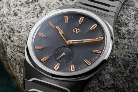 Formex Aria Manufacture Chronometer introduces the brand’s first FX01 micro-rotor calibre Formex Aria Manufacture Chronometer in Grade 5 titanium with integrated bracelet
