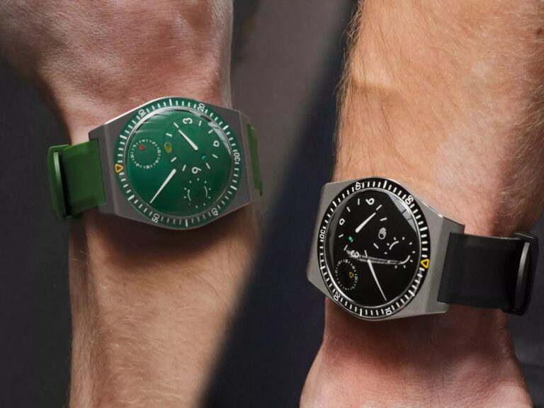 Ressence TYPE 7 Black and Cactus Bring New Focus to an Oil Filled Tool Watch Ressence TYPE 7 Black and Cactus watches in Grade 5 titanium with orbital oil filled dials