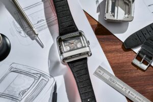 Amida Digitrend OSII Black turns a 1970s prism watch into a luminous night piece Amida Digitrend OSII Black with sapphire hood and luminous prism display