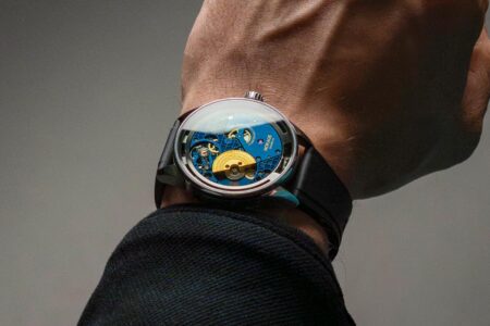 Horage Revolution 3 MicroReg watch with ultrasonic self-regulation concept