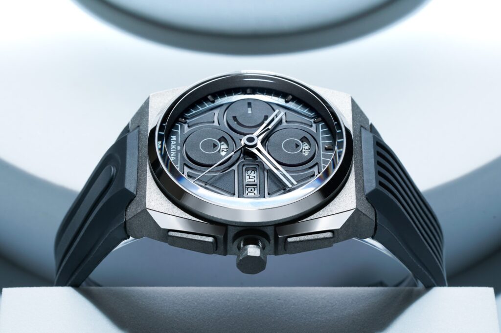 Makina Cassiel_II Brings a Brutalist Edge to the Automatic Chronograph Makina Cassiel_II automatic chronograph with black and graphite-grey industrial dial