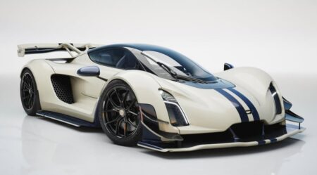 One-Off Czinger 21C Shows Its Dark Blue Carbon Fibre in Style One-off Czinger 21C in El Mirage White with exposed dark blue carbon fibre accents
