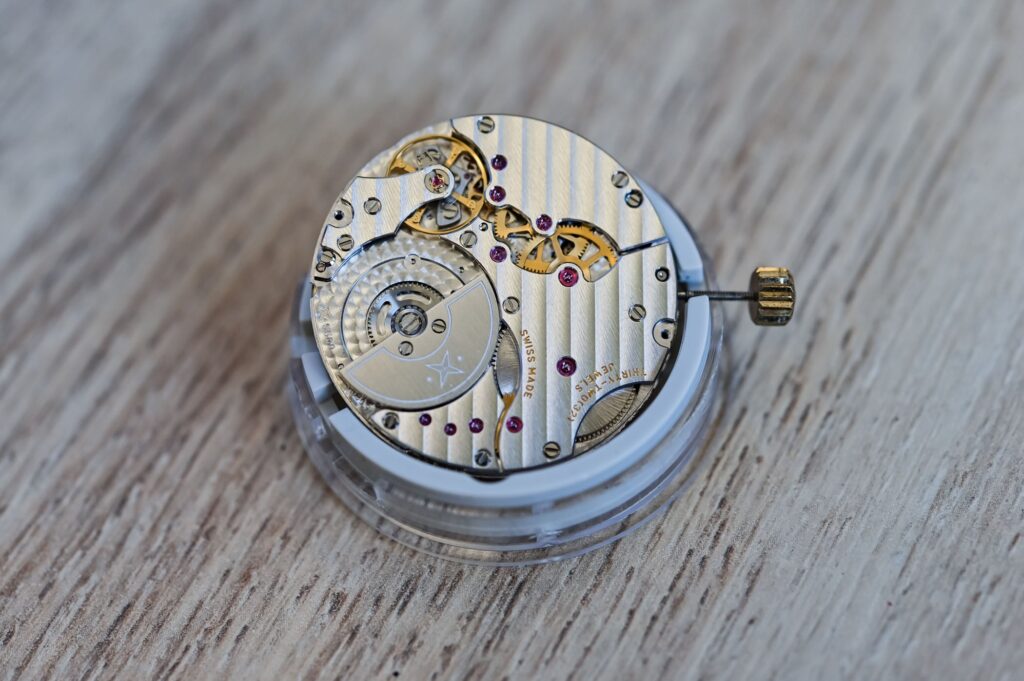 Vaucher’s VMF 5500 Refines the Ultra-Thin Micro-Rotor Formula Vaucher Manufacture Fleurier VMF 5500 ultra-thin micro-rotor movement