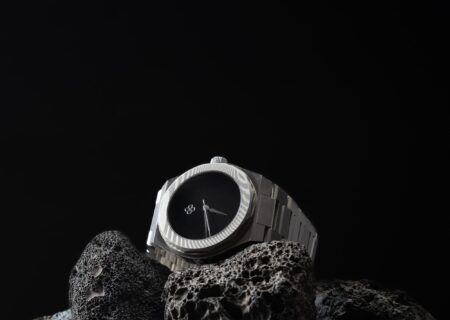 kala Series 001 Pairs a Damascus Bezel With a Light-Swallowing Dial kala Series 001 watch with Damascus steel bezel and black Musou Matte dial
