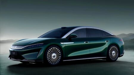 BYD Da Han Arrives as a 764 hp Electric Flagship Longer Than an S-Class BYD Da Han electric luxury sedan with slim headlights and a full-width roofline