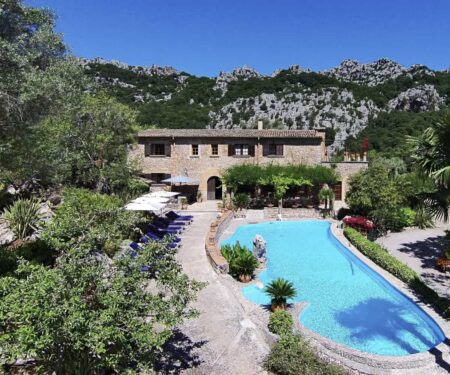 Stone village street in Mallorca’s Serra de Tramuntana with mountain views and Mediterranean light