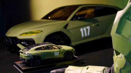 Lamborghini gives the Urus SE a Master Chief 117 makeover Lamborghini Urus SE Master Chief 117 Edition inspired by Halo with matte green finish and gold-tinted windows