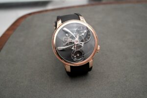 MB&F Opens Its New York Lounge With a Rose Gold LM101 Evo MB&F LM101 Evo NYC Edition in rose gold with black dial and suspended balance wheel