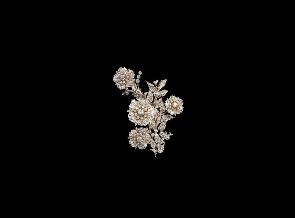 Pforzheim’s Jewellery Museum Puts Silver Craft in the Spotlight Contemporary silver vessels and jewellery displayed in a museum exhibition setting