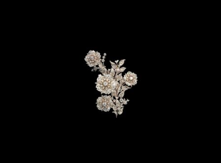 Pforzheim’s Jewellery Museum Puts Silver Craft in the Spotlight Contemporary silver vessels and jewellery displayed in a museum exhibition setting