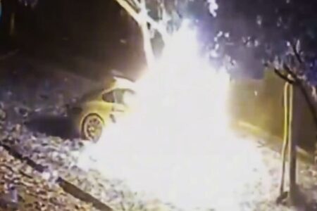 Two Students Killed in Porsche Cayman Crash on São Paulo Highway Non-graphic scene of emergency lights on a São Paulo highway after a Porsche Cayman crash