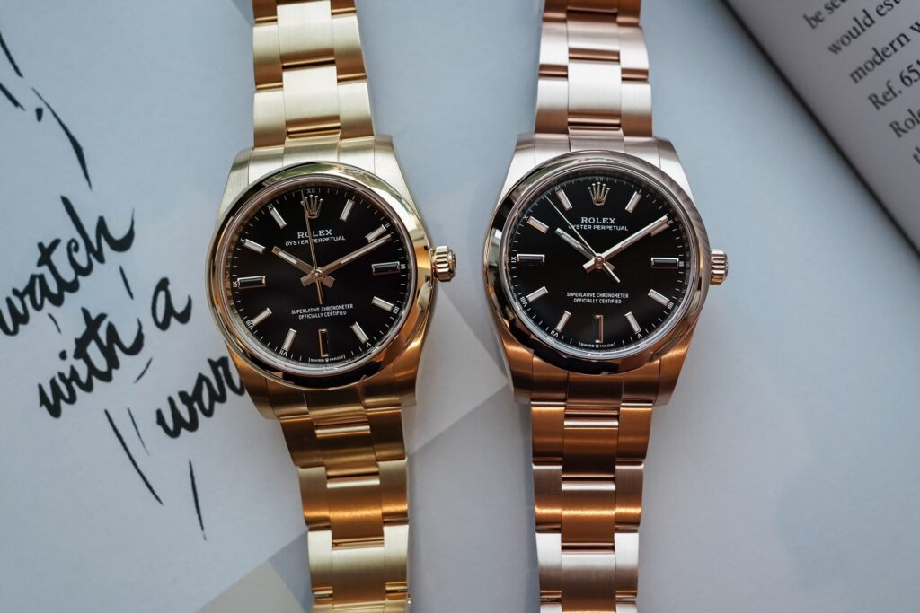 Rolex Oyster Perpetual 34 in solid gold with lacquer dial and Oyster bracelet