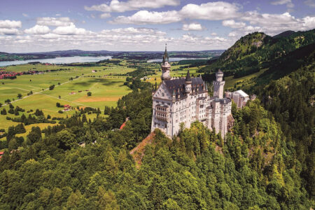 Kempinski Munich Opens the Door to the City Itself Hotel Vier Jahreszeiten Kempinski Munich exterior with guests arriving for a private city experience