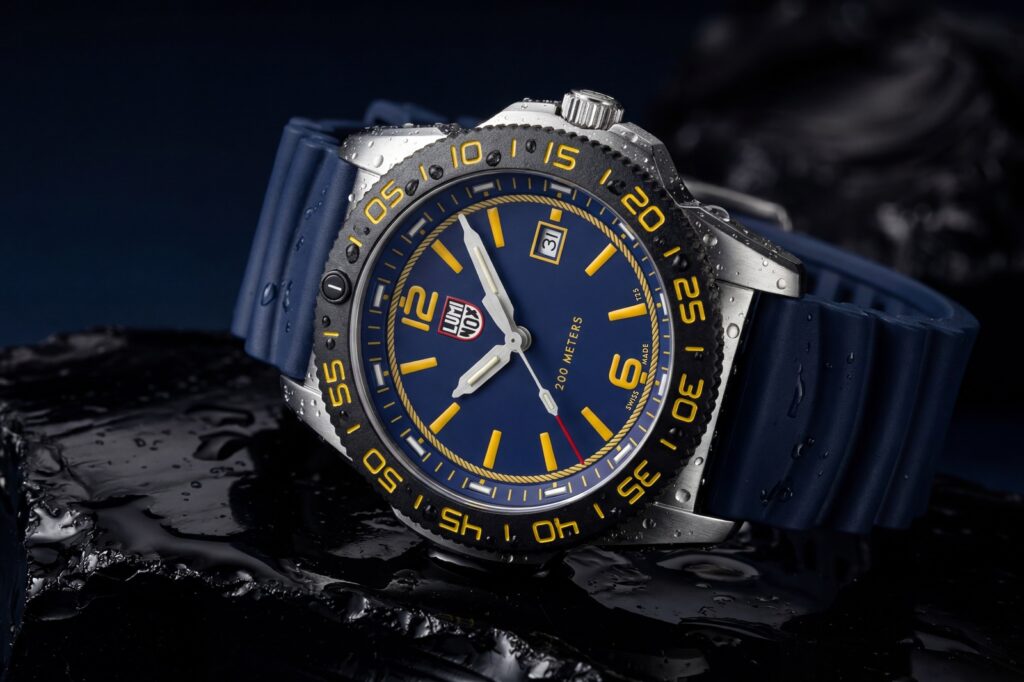 Luminox FORCE BLUE Pacific Diver with blue dial and expandable rubber strap
