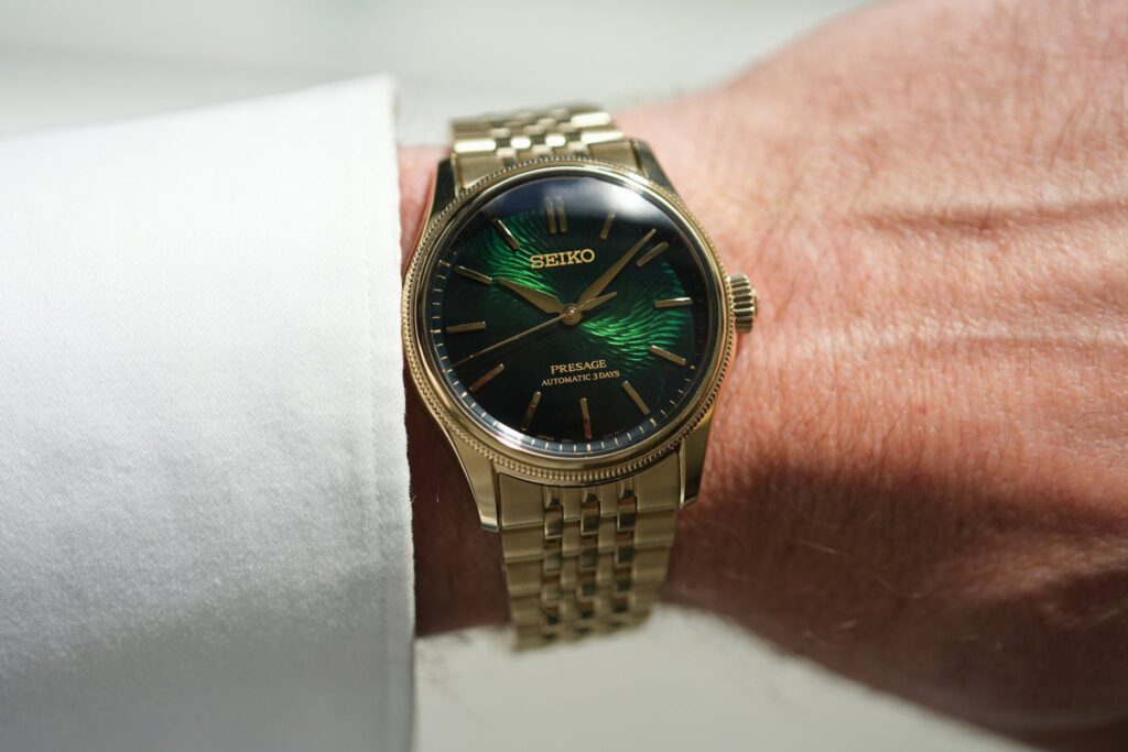Seiko Presage Classic Series HCC009J1 Channels a Moonlit Bonsai Seiko Presage Classic Series x Tradman’s Bonsai HCC009J1 with pine green textured dial and gold-tone case