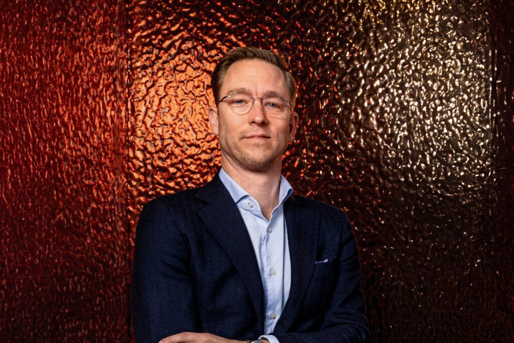 Pim Koeslag on Astronomical Watchmaking and the Value of Originality Pim Koeslag in a watchmaking atelier with astronomical watch displays