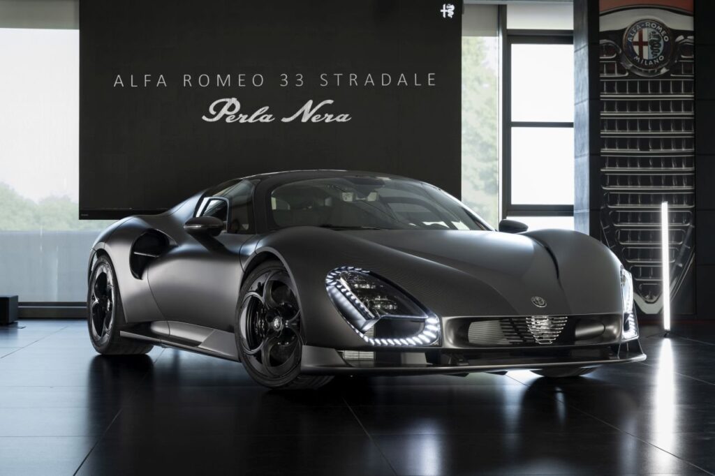 Alfa Romeo 33 Stradale Perla Nera in matte black exposed carbon fibre