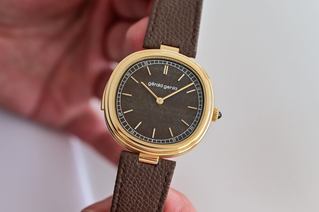 Gérald Genta Gives the Geneva Minute Repeater a Golden Obsidian Dial Gérald Genta Geneva Minute Repeater Golden Obsidian in yellow gold with a natural golden obsidian dial