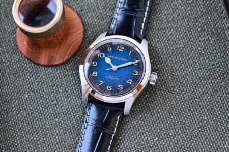 Hamilton Gives the 38mm Khaki Field Murph a Deep Blue Dial Hamilton Khaki Field Murph 38mm with textured deep blue dial on leather strap