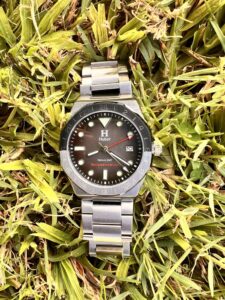 Huber’s Novus GMT Meridian Steel Makes a Strong Case for the Affordable Travel Watch Huber Novus GMT Meridian Steel automatic GMT watch on a stainless steel bracelet