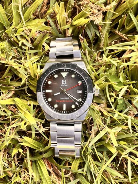 Huber’s Novus GMT Meridian Steel Makes a Strong Case for the Affordable Travel Watch Huber Novus GMT Meridian Steel automatic GMT watch on a stainless steel bracelet
