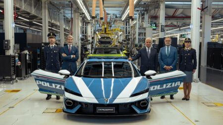 Lamborghini Temerario Polizia joins Italy’s police fleet with 907 hp hybrid power Lamborghini Temerario Polizia in Italian State Police livery