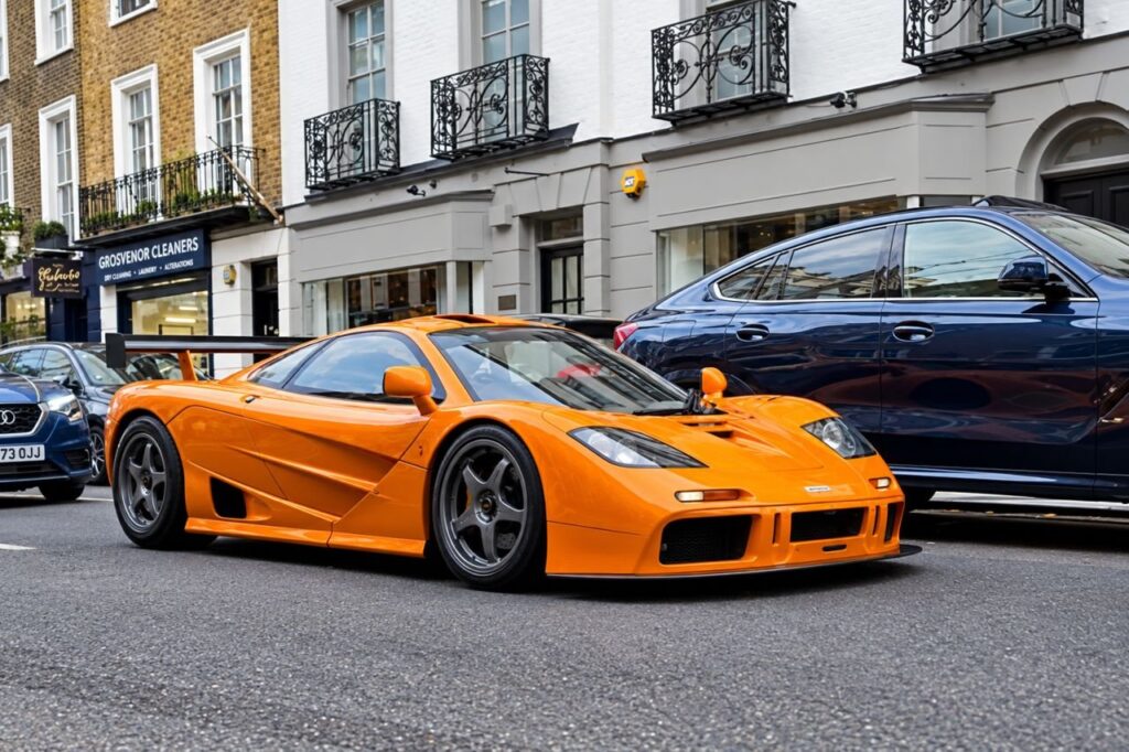 A Papaya Orange McLaren F1 LM Turns London Into Supercar Theatre Papaya Orange McLaren F1 LM-spec supercar driving through London streets