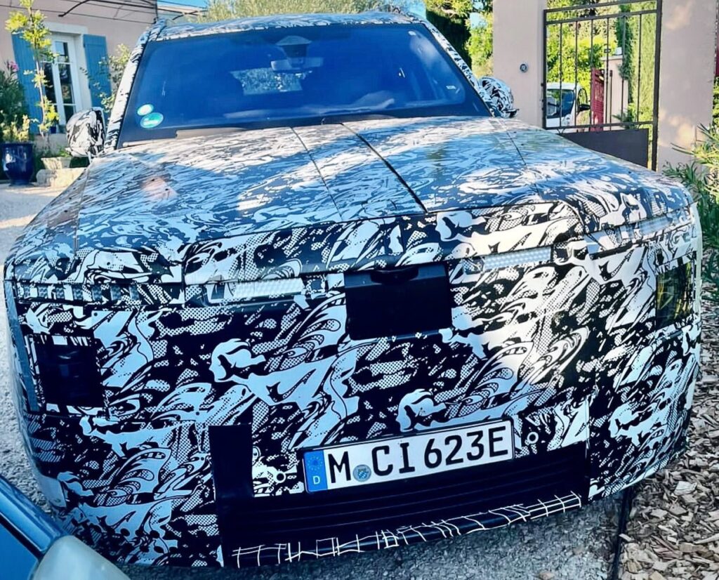Rolls-Royce’s Electric SUV Reveals a Split Bonnet as Bentley Torcal Pressure Builds Camouflaged Rolls-Royce electric SUV prototype showing its front end and split bonnet
