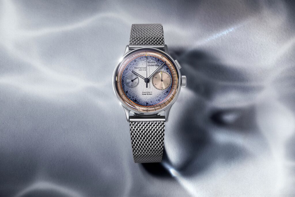 Studio Underd0g’s 03SERIES Chan3ad Brings a Gulf Fishing Story to the Monopusher Chronograph Studio Underd0g 03SERIES Chan3ad chronograph with blue grey dial and Eastern Arabic numerals