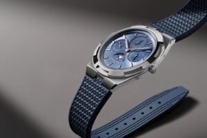Vacheron Constantin Overseas Perpetual Calendar Ultra-Thin in white gold with azure dial