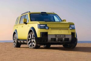 Freelander 8 large luxury SUV driving off road in Australia