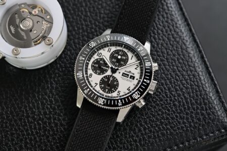Fortis Gives the Novonaut N-42 a Fully Luminous Halo Dial Fortis Novonaut N-42 Halo Edition with fully luminous dial and coloured ceramic bezel