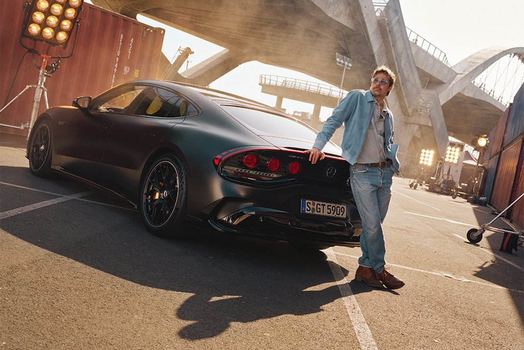 Brad Pitt fronts Mercedes-AMG’s GT 4-Door Coupe campaign Brad Pitt with the Mercedes-AMG GT 4-Door Coupe on a Los Angeles film set
