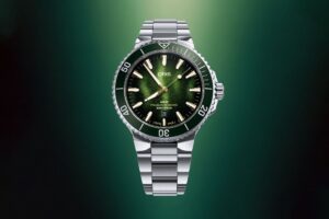 Oris Aquis Date Kelp Forest Limited Edition with textured green dial and steel bracelet
