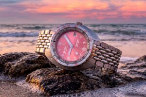 Doxa SUB 200T Afterglow with pink sunray dial on stainless steel bracelet