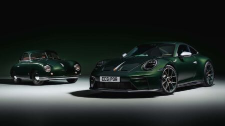 Porsche 911 GT3 Touring Earls Court 51 Edition in Earls Court Green metallic