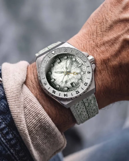Spinnaker’s Dumas GMT Gets a Hand-Drawn Inkdial Treatment Spinnaker Dumas GMT Automatic Inkdial Limited Edition in Ink Blue and Ink White
